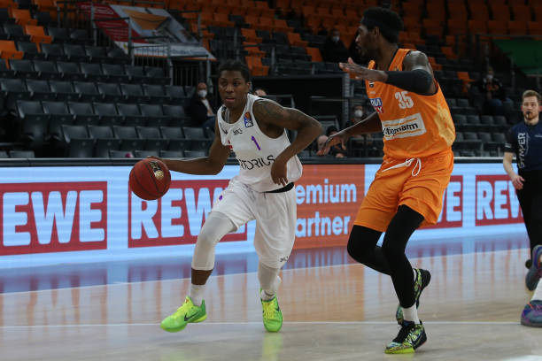 球队阵中仍 球队阵中仍