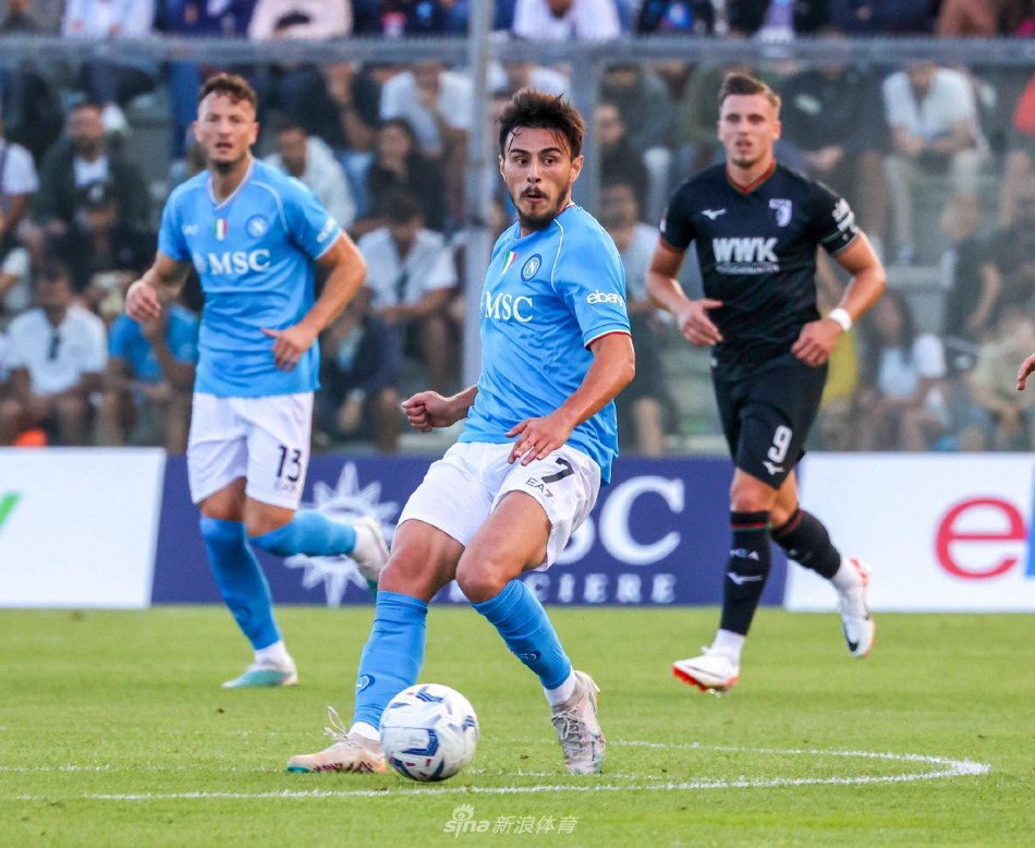 进攻转为更 进攻转为更